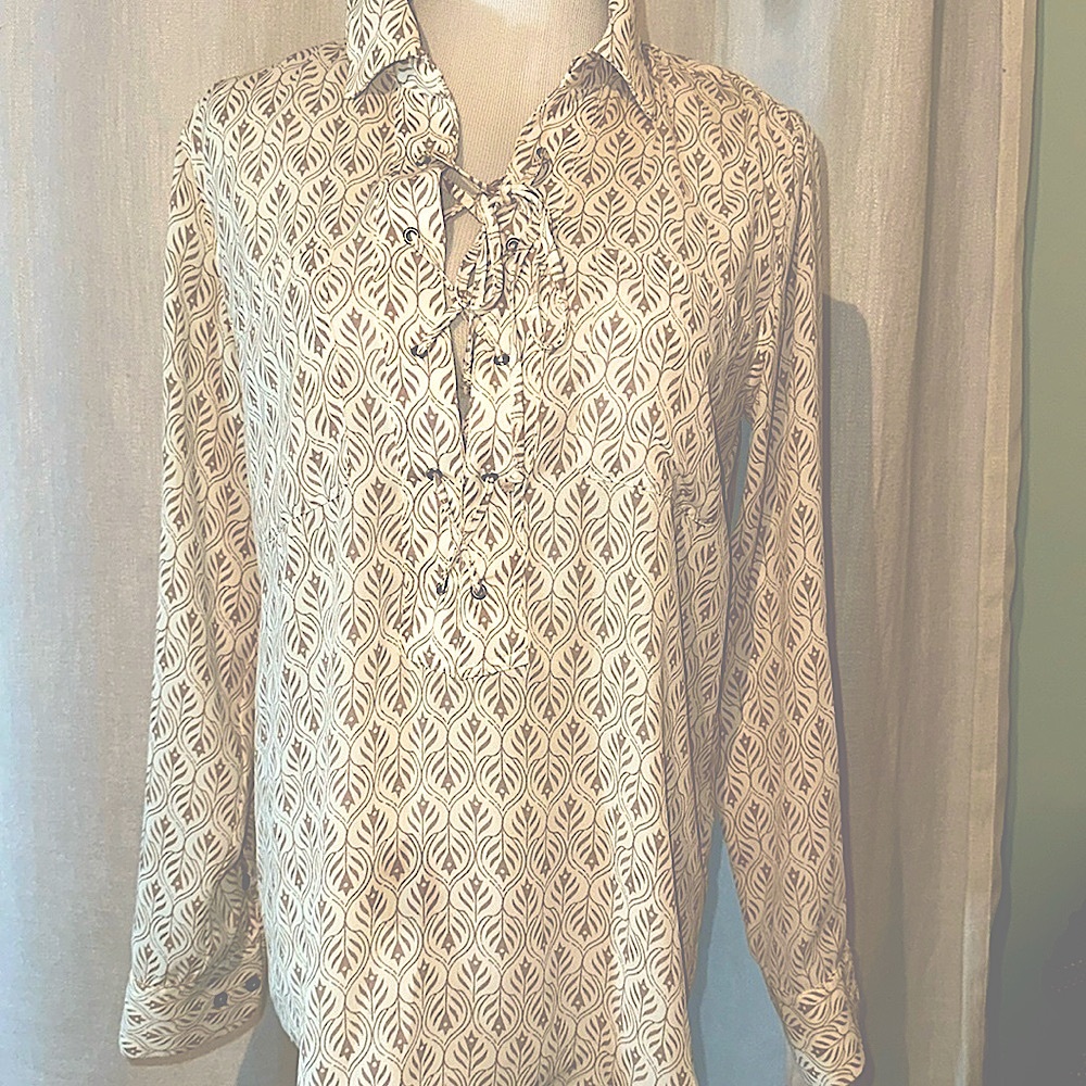Olivaceous Pullover Blouses Size Small Cream Print - image 1